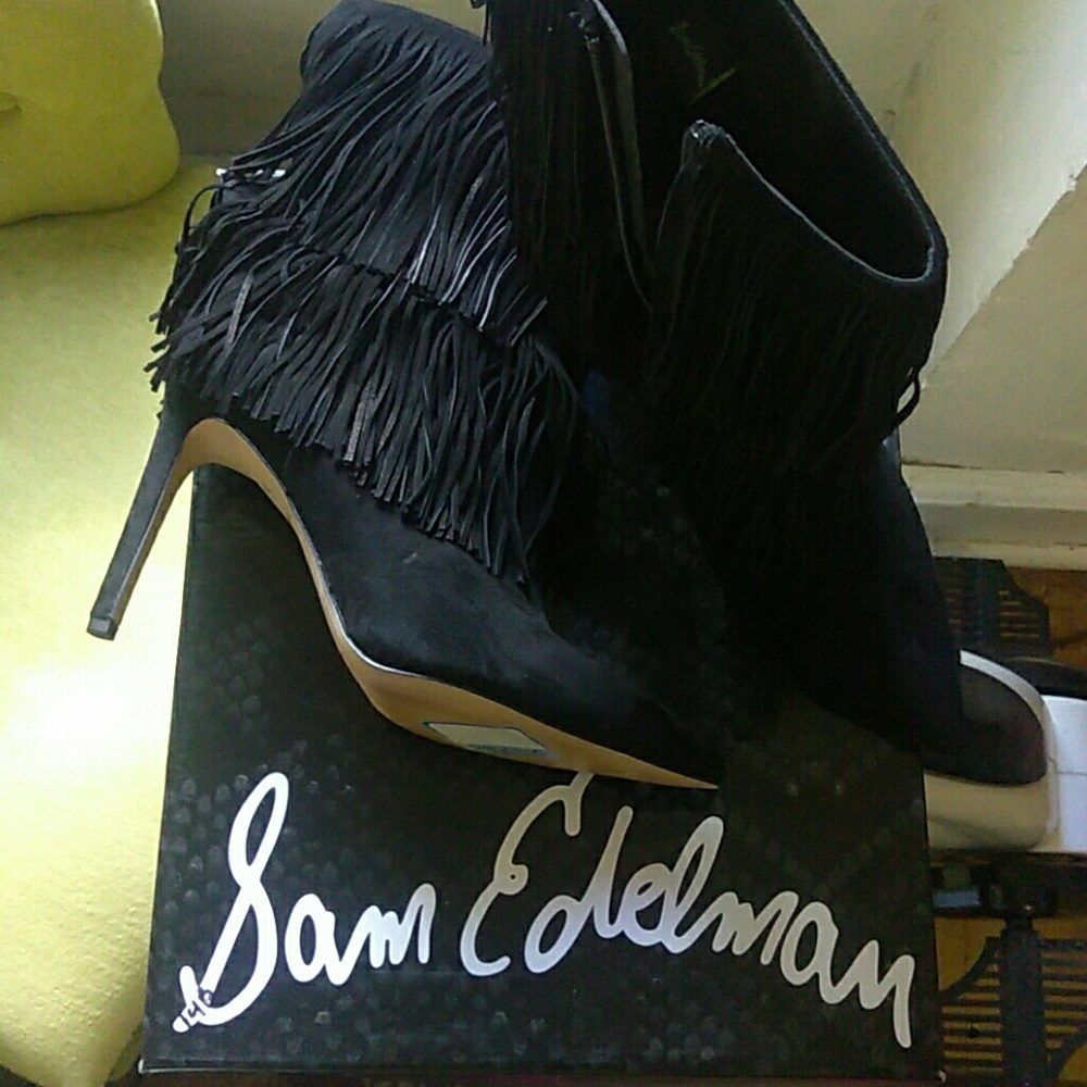 Boots - Picture 3 of 4